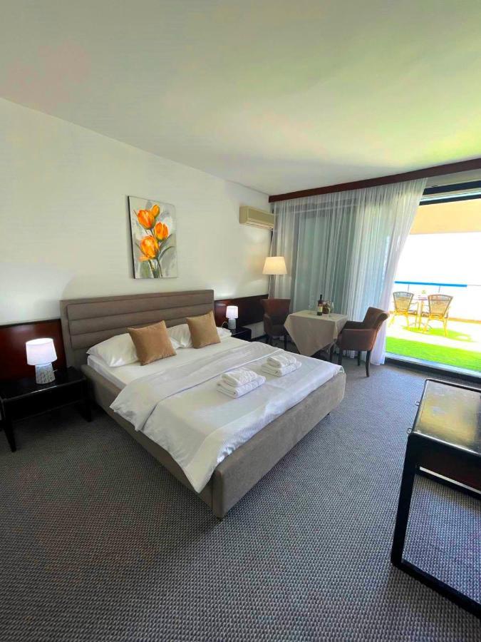 Corpus A - Hotel Albatros ウルツィニ エクステリア 写真