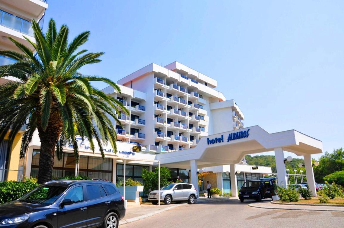 Corpus A - Hotel Albatros ウルツィニ エクステリア 写真